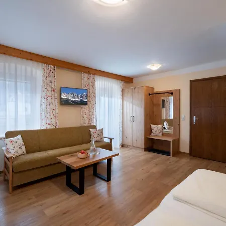 Konukevi Gaestehaus Knunbauer Mayrhofen